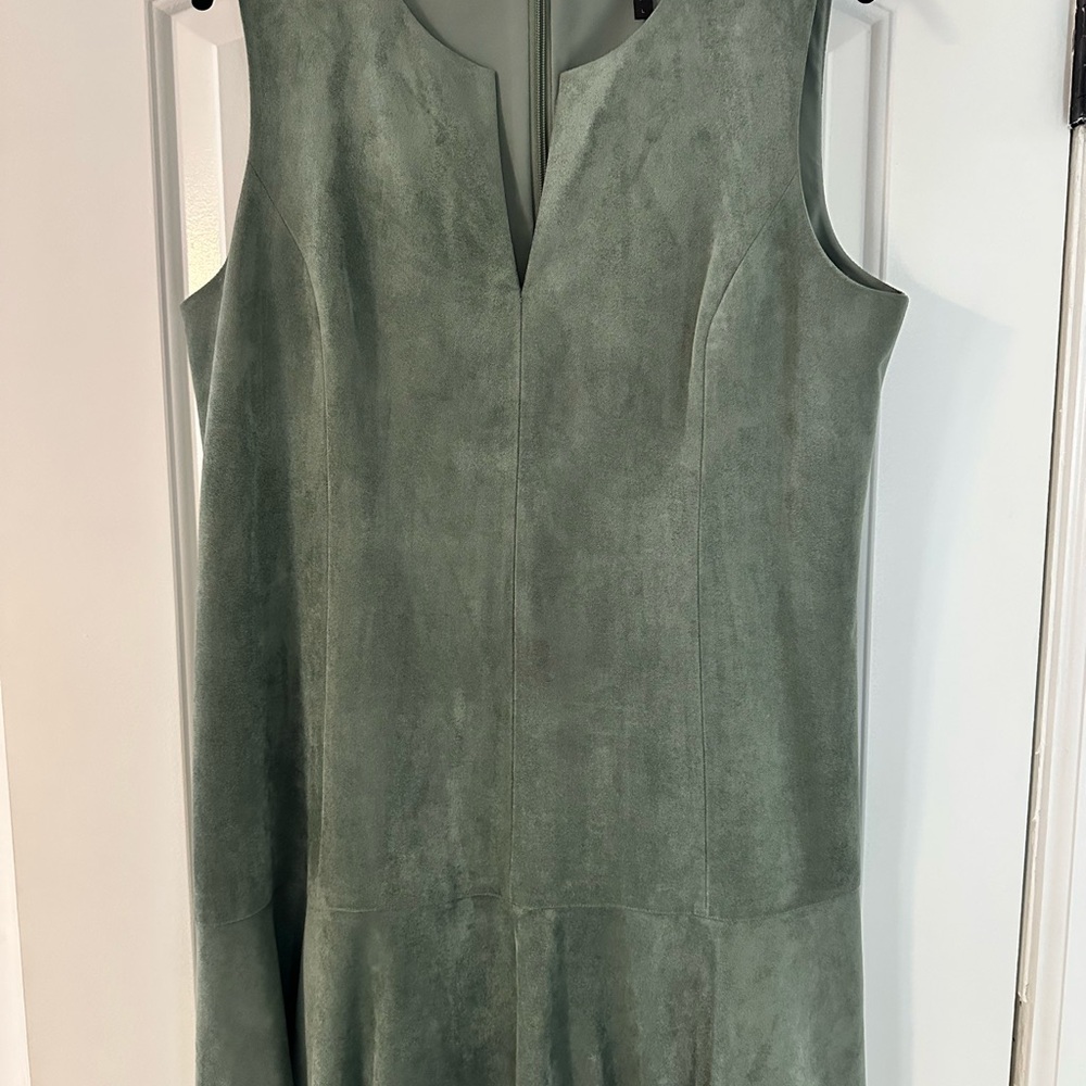 Elegant Green Sleeveless Dress